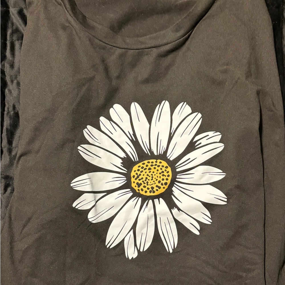 Floral Graphic Women's Top - black